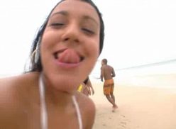 Super orgia com muito sexo na praia